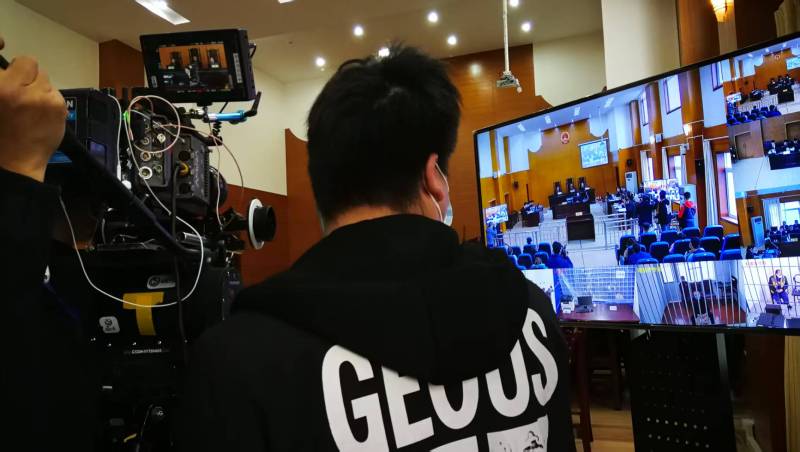 AI生成VS人工创意——息烽县广告片拍摄公司的技术浪漫主义实践